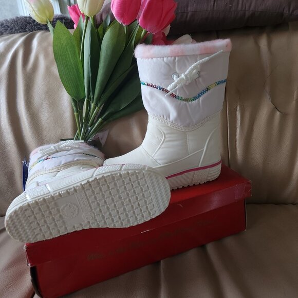 S7 New Winter Boots  White, Pink & Rainbow Stripe, Fluffy Pink Lining - Sz 10 - Picture 2 of 4